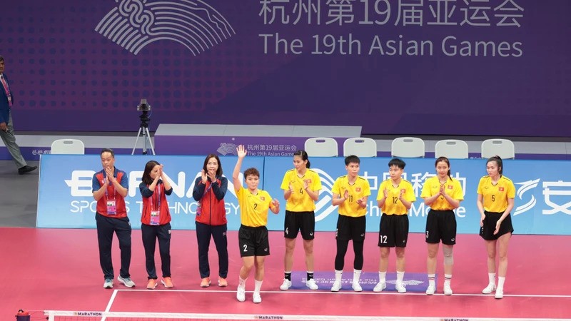 Женская команда Вьетнама по сепактакрау добавила в копилку спортивной делегации Вьетнама еще одну серебряную медаль. Фото: Буй Лыонг