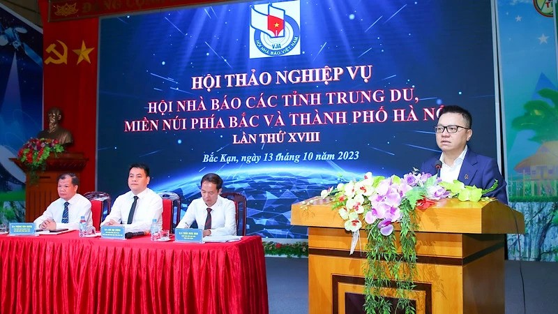 Товарищ Ле Куок Минь выступает на семинаре. Фото: Чан Хай
