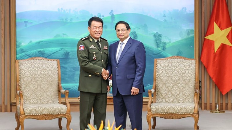 Премьер-министр Фам Минь Тьинь и генерал армии Вонг Писен. Фото: VGP