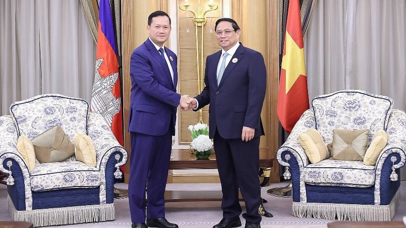 Премьер-министр Фам Минь Тьинь и Премьер-министр Камбоджи Хун Манет. Фото: Зыонг Жанг