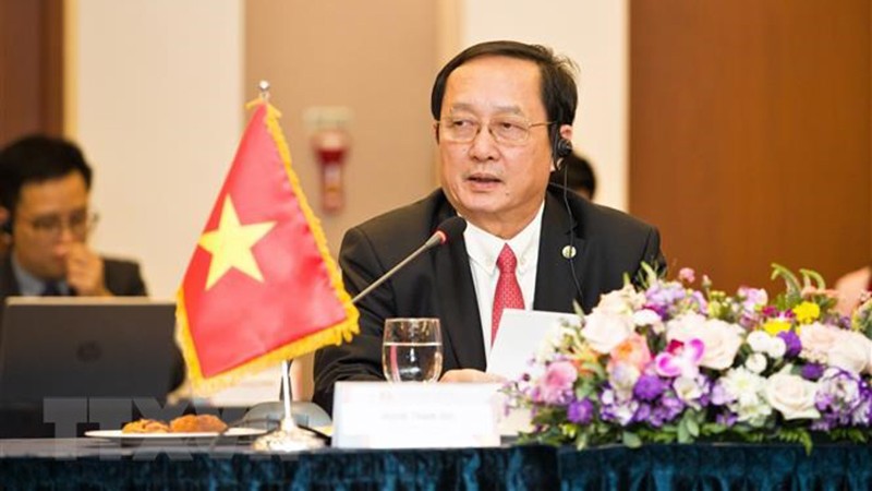 Министр науки и технологий Вьетнама Хюинь Тхань Дат выступает на заседании. Фото: ВИА