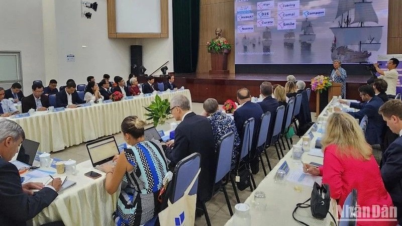Делегаты на пленарном заседании 24 октября в Университете Дананга. Фото Ань Дао