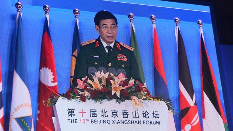 Министр обороны генерал армии Фан Ван Жанг выступает на 10-м форуме «Сяншань». Фото: qdnd.vn