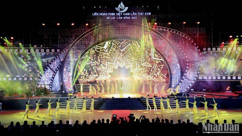 Общий вид церемонии открытия 23-го Вьетнамского кинофестиваля.