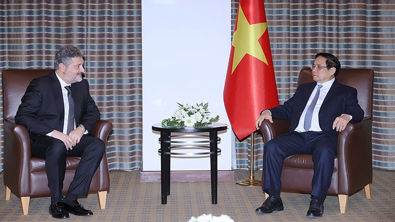 Премьер-министр Фам Минь Тьинь принимает руководителя корпорации «Hayat Holding». Фото: VGP