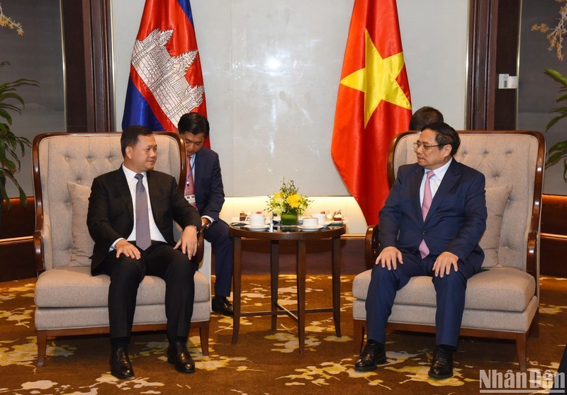 Два Премьер-министра проводят встречу перед отъездом Премьер-министра Хун Манета.