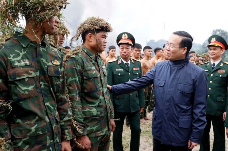 Президент Во Ван Тхыонг посещает силы специального назначения. Фото: ВИА