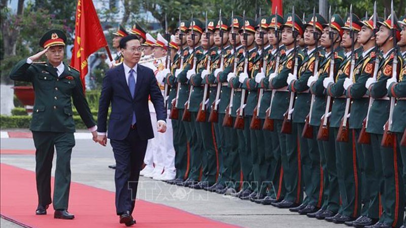 Президент Во Ван Тхыонг посещает бригаду К3. Фото: ВИА