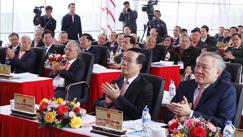 Президент Во Ван Тхыонг и делегаты на церемонии. Фото: ВИА