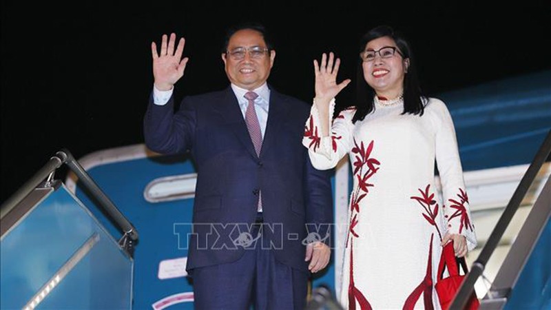 Премьер-министр Фам Минь Тьинь с супругой. Фото: ВИА