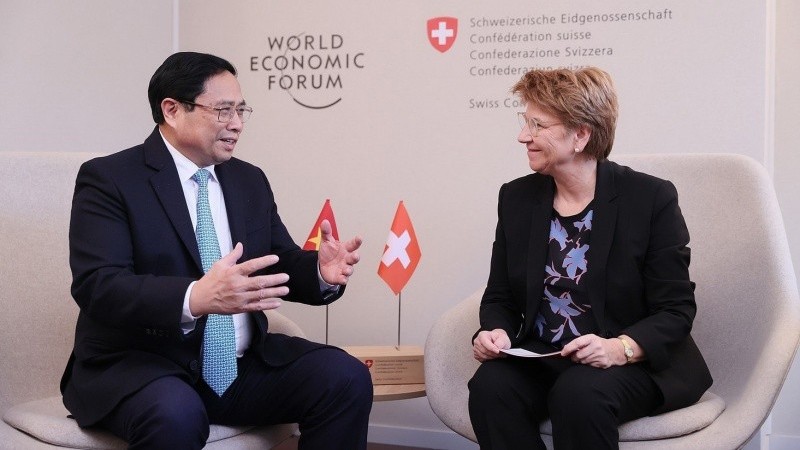 Премьер-министр Фам Минь Тьинь и Президент Швейцарии Виола Амхерд. Фото: ВИА