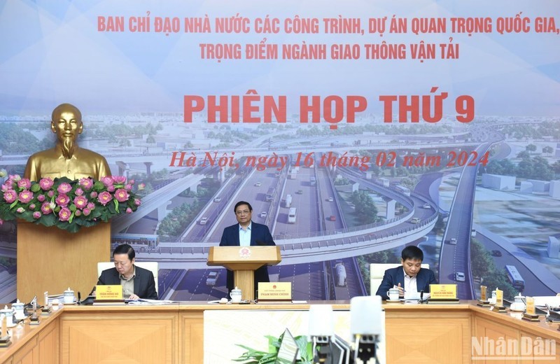 Премьер-министр Фам Минь Тьинь на заседании. Фото: Чан Хай