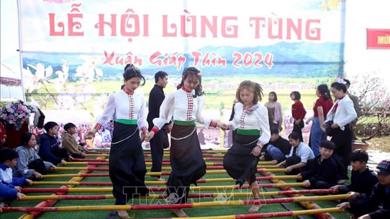 Танец «шап» – один из уникальных культурных особенностей тхайцев на фестивале. Фото: ВИА