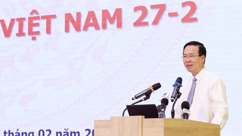 Президент Во Ван Тхыонг поздравляет врачей, медсестер и работников 1-й Детской больницы с праздником. Фото: ВИА