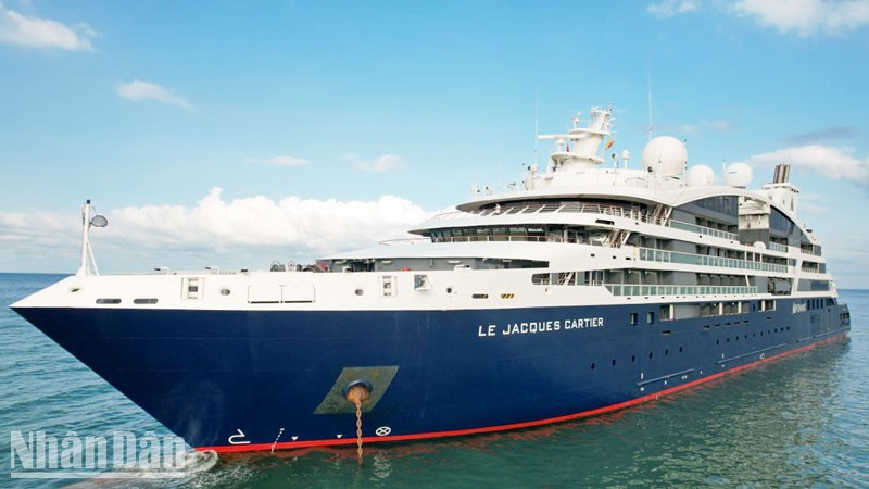 Суперъяхта «Le Jacques Cartier» посещает Фукуок.