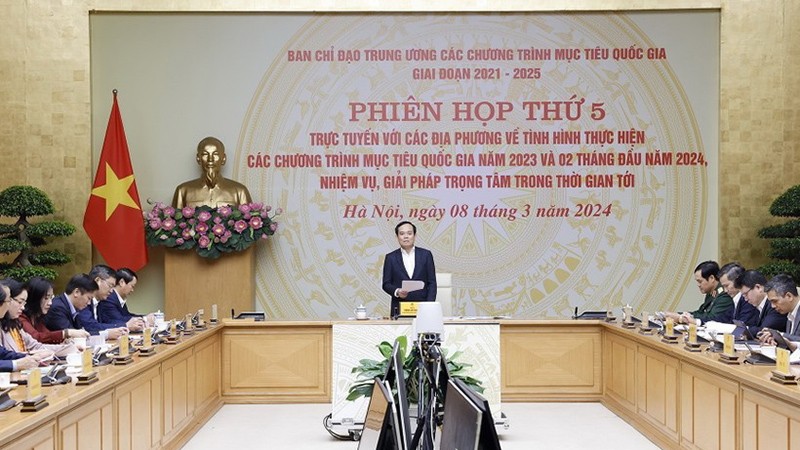 Вице-премьер Чан Лыу Куанг выступает на заседании. Фото: ВИА