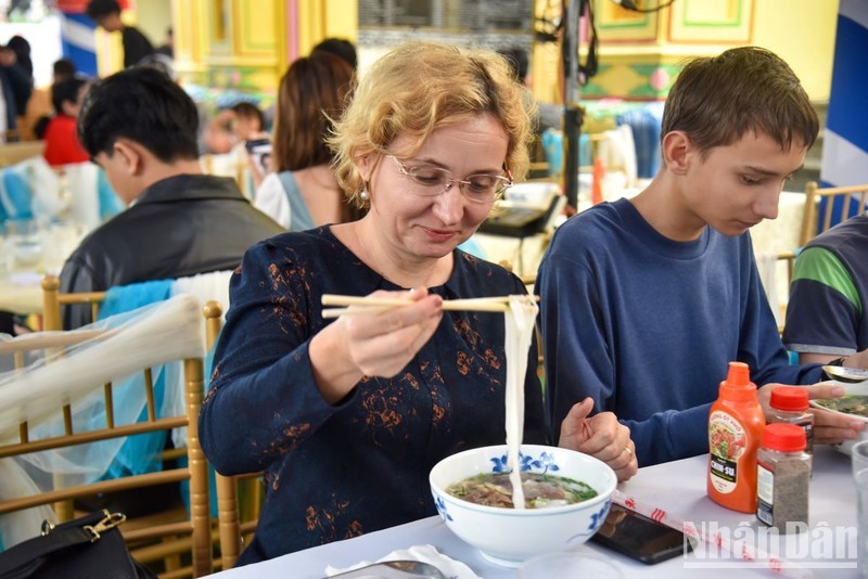 Г-жа Ивана Юдякова рассказала, что вся ее семья любит вьетнамский суп «фо».
