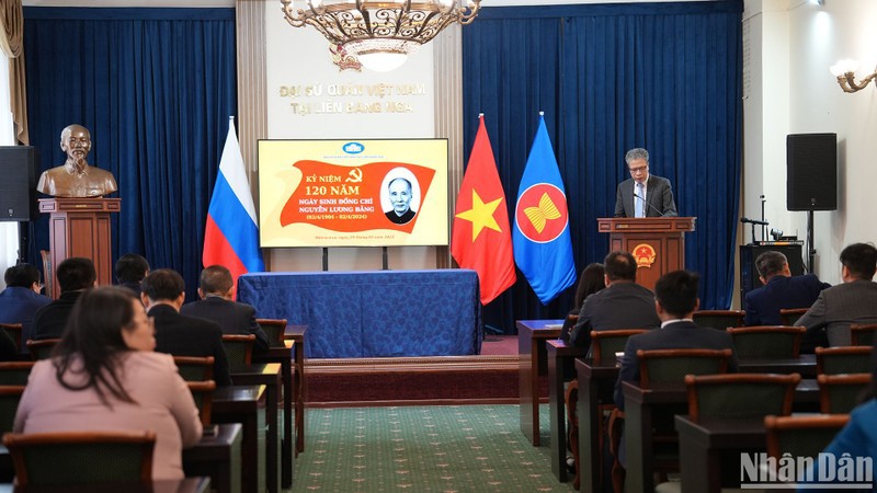 Посол Вьетнама в России Данг Минь Кхой выступает с речью. Фото: Суан Хынг