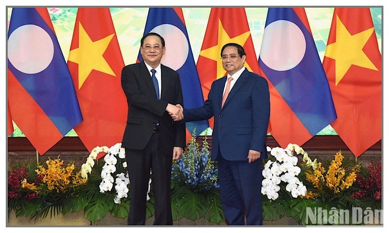 Премьер-министр Вьетнама Фам Минь Тьинь и Премьер-министр Лаоса Сонесай Сипхадон. Фото: Чан Хай