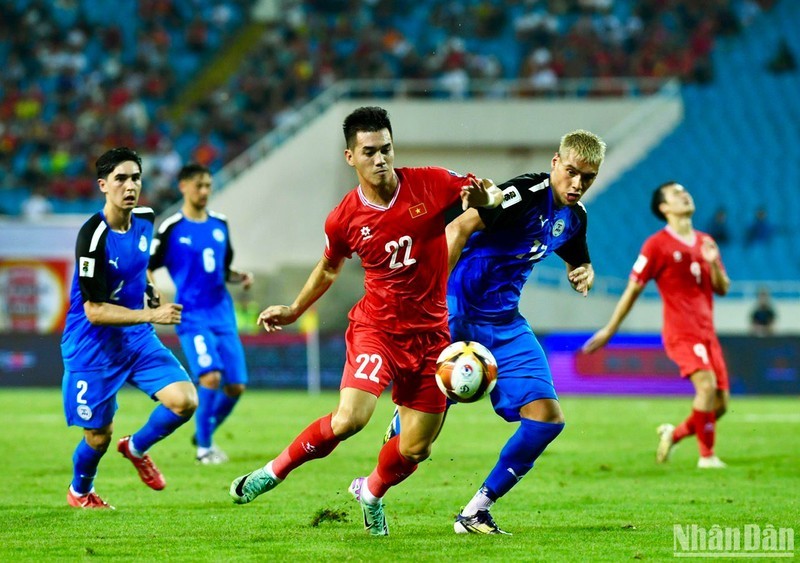 Голы Тиен Линя (номер 22) помогли сборной Вьетнама одержать победу.