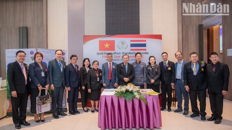 Участники церемонии. Фото: Генеральное консульство Вьетнама в Кхонкэне