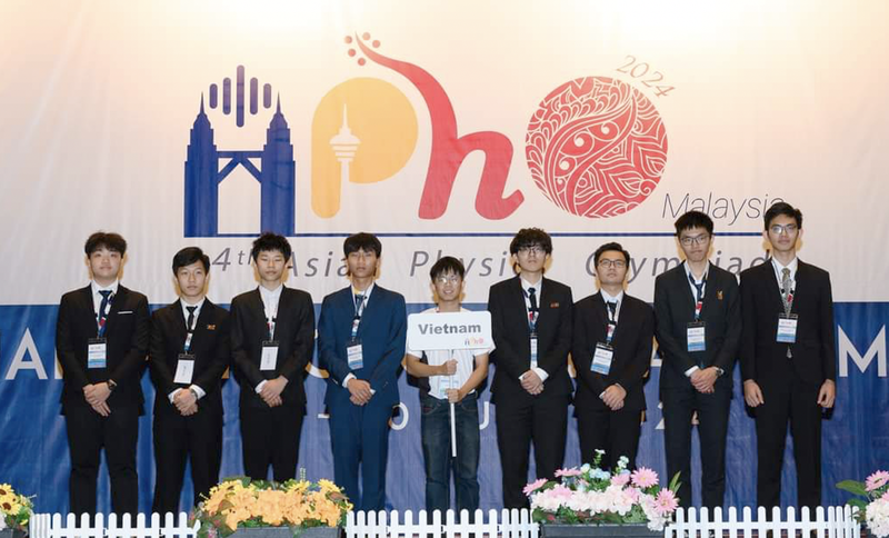 Сборная Вьетнама на Азиатской олимпиаде по физике 2024 года.