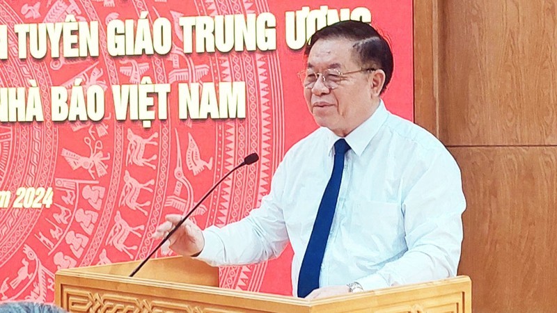 Заведующий Отделом ЦК КПВ по пропаганде и политическому воспитанию Нгуен Чонг Нгиа выступает на рабочей встрече. 