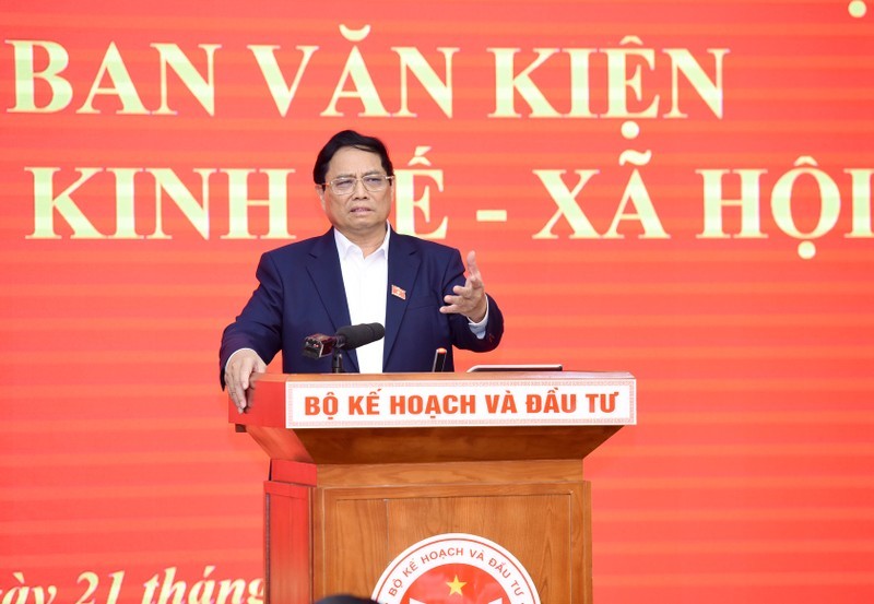 Премьер-министр Фам Минь Тьинь выступает с речью. Фото: Чан Хай
