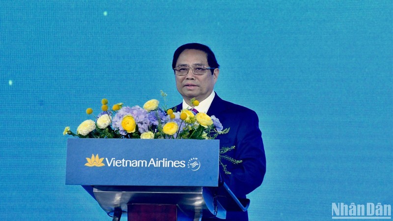 Премьер-министр Фам Минь Тьинь выступает с речью. Фото: Тхань Жанг