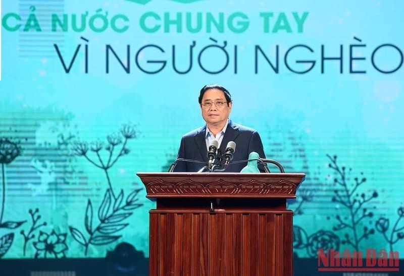 Премьер-министр Фам Минь Тьинь выступает с речью на церемонии. Фото: Чан Хай