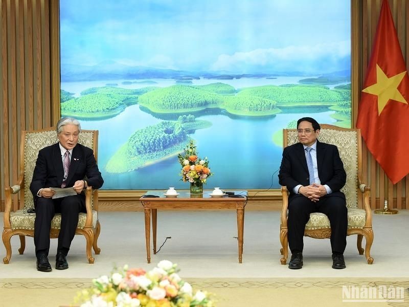 Премьер-министр Фам Минь Тьинь и Губернатор префектуры Тотиги Томикадзу Фукуда. Фото: Чан Хай
