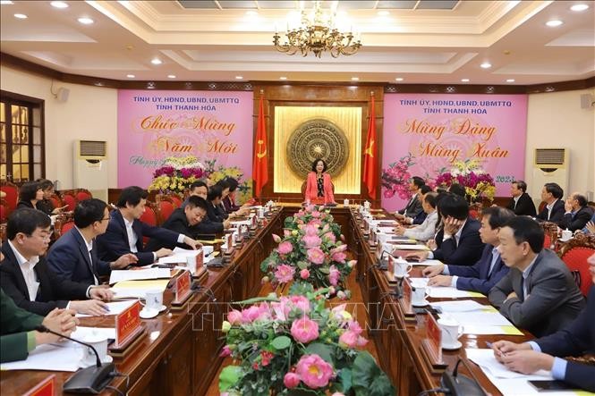 Общий вид рабочей встречи товарища Чыонг Тхи Май с руководителями провинции Тханьхоа. Фото: ВИА