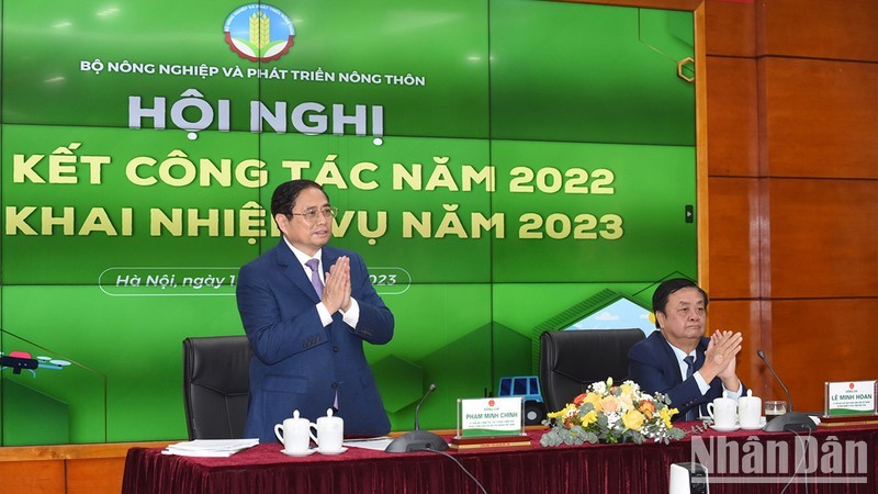 Премьер-министр Фам Минь Тьинь на конференции отрасли сельского хозяйства и развития деревни.