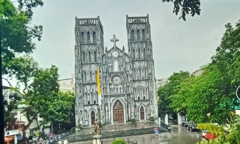 Кафедральный собор находится в самом центре Ханоя. Фото: Лам Нгуен