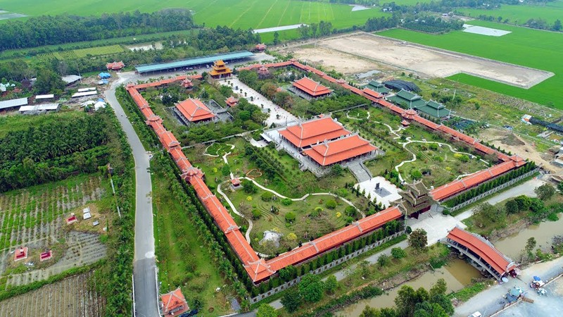Вид на культурную туристическую зону Фыонгнам с высоты. Фото: thamhiemmekong.com