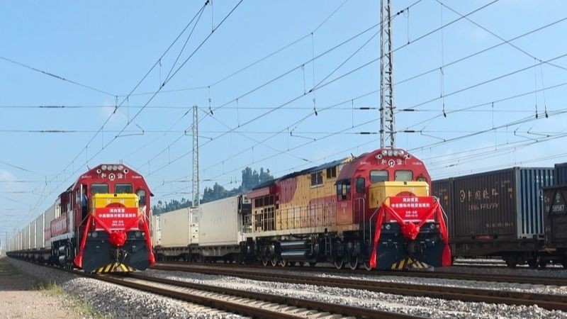 Китай открыл и ввел в эксплуатацию интермодальную железную дорогу для перевозки охлажденных грузов, соединяющую его с Вьетнамом. Фото: chinanews.com