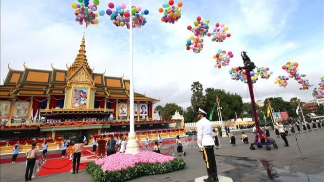 Митинг в честь 70-ой годовщины провозглашения независимости Королевства Камбоджа. Фото: ВИА