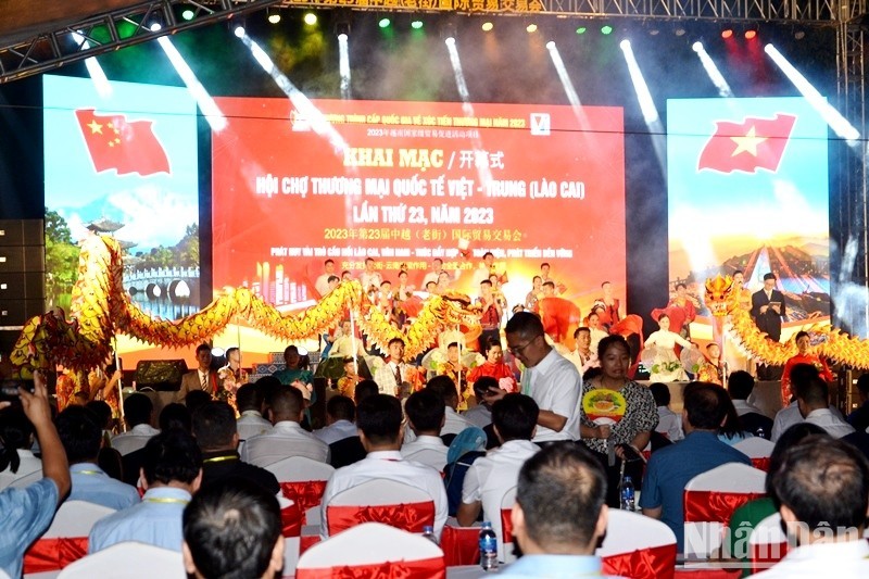Церемония открытия Вьетнамско-китайской международной торговой ярмарки 2023 года. Фото: Куок Хонг