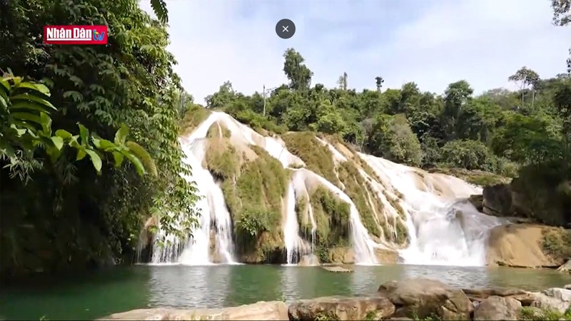 Водопад Банба прекрасен в любое время года с естественной проточной водой и бесконечным источником воды.