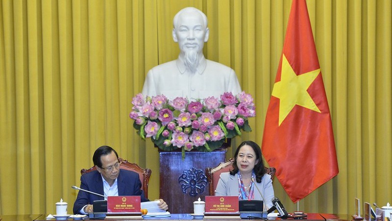 Вице-президент Во Тхи Ань Суан председательствует на заседании. Фото: ВИА