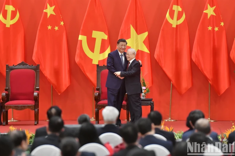 Генеральный секретарь ЦК КПВ Нгуен Фу Чонга и Генеральный секретарь ЦК КПК, Председатель КНР Си Цзиньпин.