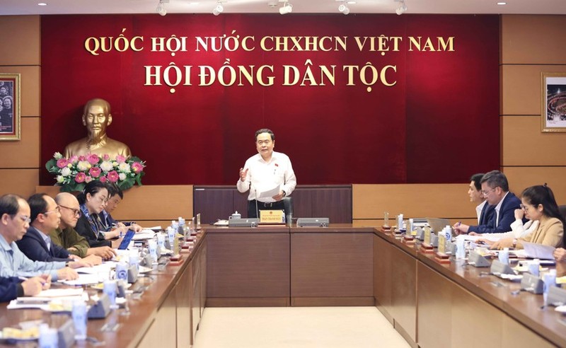 Постоянный заместитель Председателя НС Чан Тхань Ман выступает с речью. Фото: ВИА