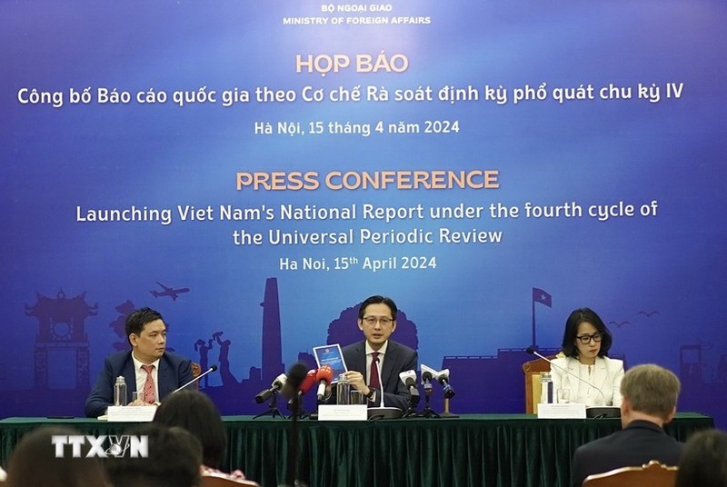 Замминистра иностранных дел До Хунг Вьет выступает на пресс-конференции. Фото: ВИА