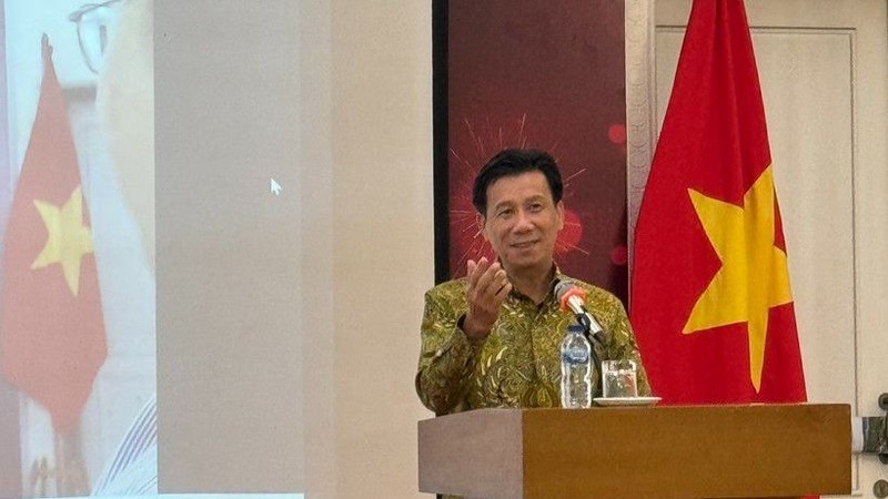 Посол Вьетнама в Индонезии Та Ван Тхонг выступает с речью. Фото: ВИА