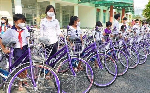 Дарение велосипедов детям из малообеспеченных семей. Фото: VNA