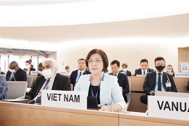 Посол Ле Тхи Тует Май возглавила вьетнамскую делегацию на 51-й сессии Совета по правам человека ООН. Фото: VNA 