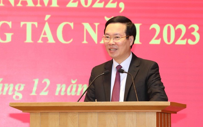 Товарищ Во Ван Тхыонг выступает на конференции по подведению итогов работы Канцелярии ЦК КПВ. Фото: ВИА
