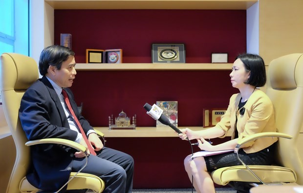 Доцент Ву Минь Кхыонг дает интервью. Фото: ВИА