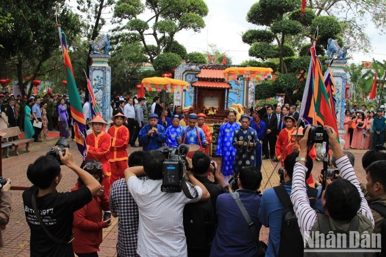 «Фестиваль пагоды Ба – портового городка Ныокман» является 4-ым объектом нематериального культурного наследия провинции Биньдинь. 