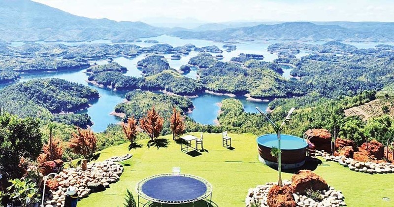 6 тыс. гектаров водного зеркала и более 37 разноразмерных островов озера Тадунг формируют очаровательную картину.